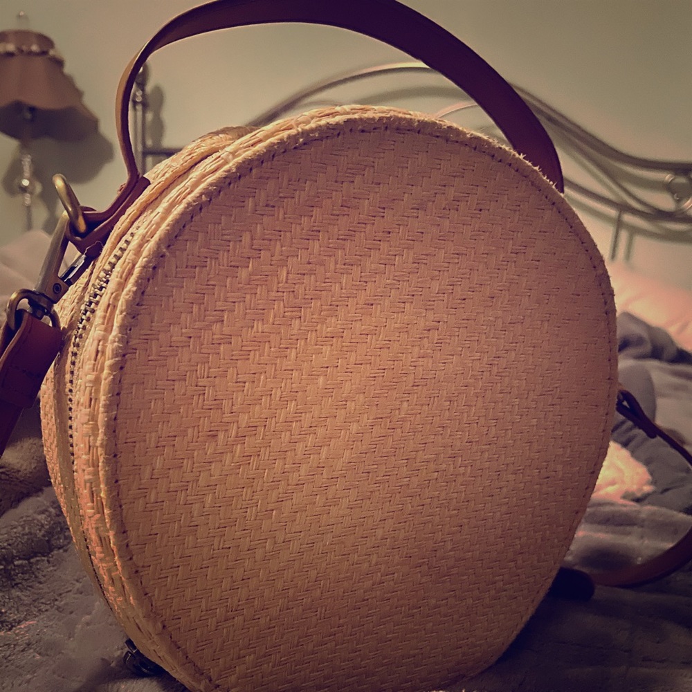 ROUND Woven Crossbody bag